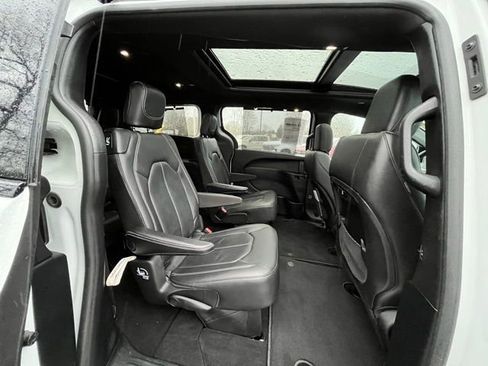 Used 2020 Chrysler Pacifica Touring-L w/ Advanced Safetytec Group image 23