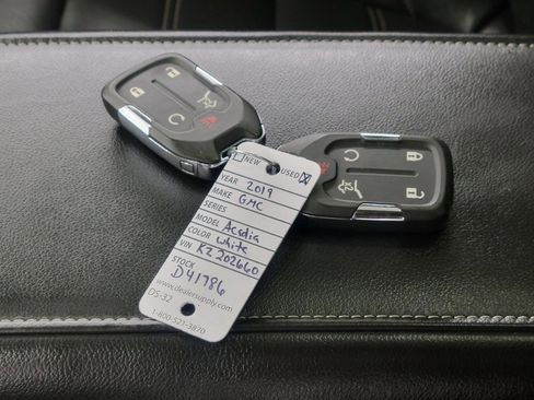 Used 2019 GMC Acadia Denali image 28