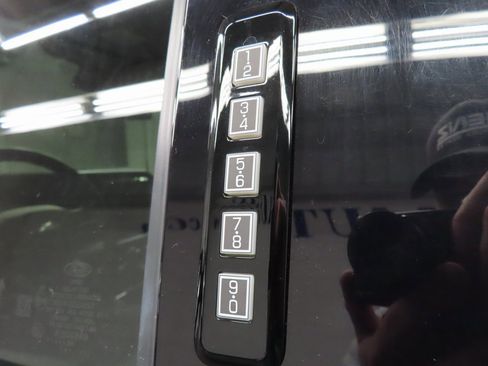 Used 2024 Ford F150 Platinum w/ FX4 Off-Road Package image 56