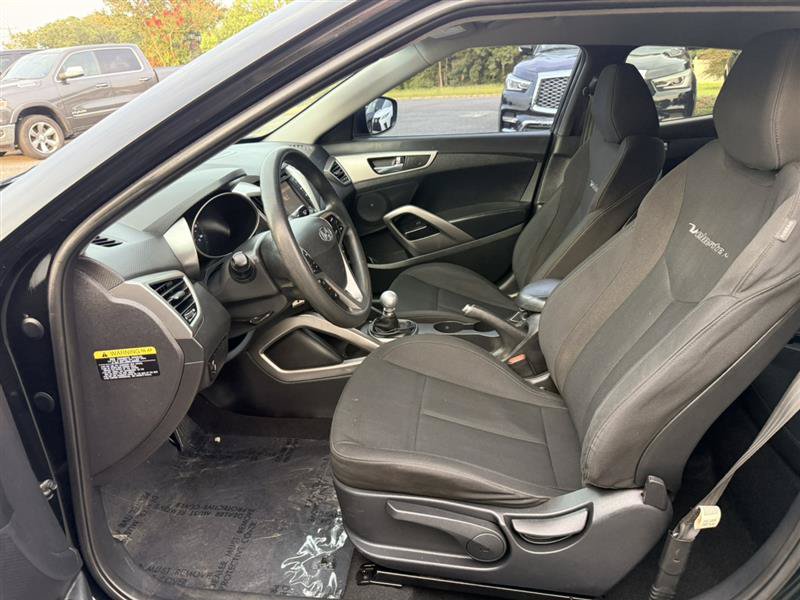 Used 2016 Hyundai Veloster FWD image 17