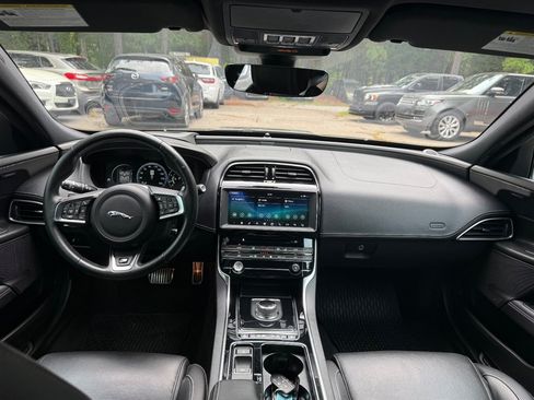 Used 2019 Jaguar XE S RWD image 14