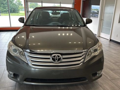Used 2011 Toyota Avalon Limited FWD image 2