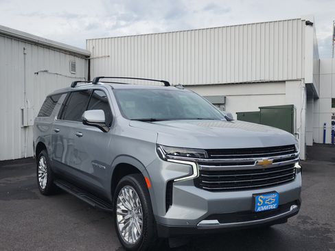 Used 2024 Chevrolet Suburban LT w/ Luxury Package AWD/4WD image 7