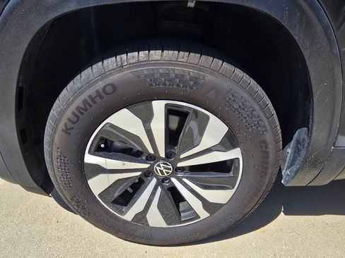 Used 2025 Volkswagen Atlas SE AWD/4WD image 10