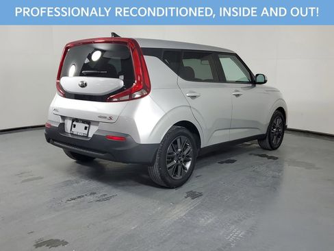 Certified 2021 Kia Soul S image 7