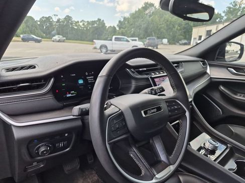 Used 2024 Jeep Grand Cherokee Limited 4xe AWD/4WD image 17