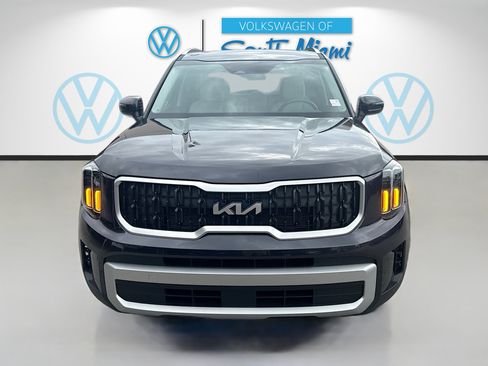 Used 2025 Kia Telluride EX w/ EX Captain's Chair Package FWD image 2
