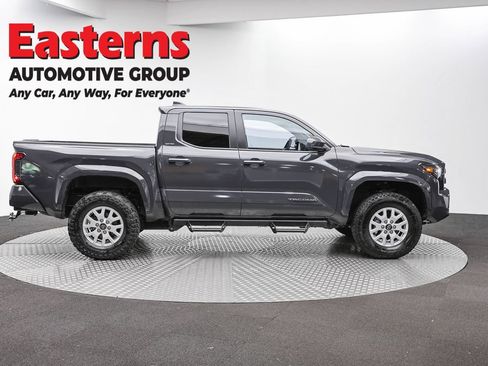 Used 2025 Toyota Tacoma SR5 AWD/4WD image 4