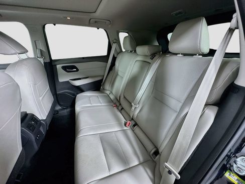 Used 2025 Nissan Rogue SV w/ SV Premium Package FWD image 25