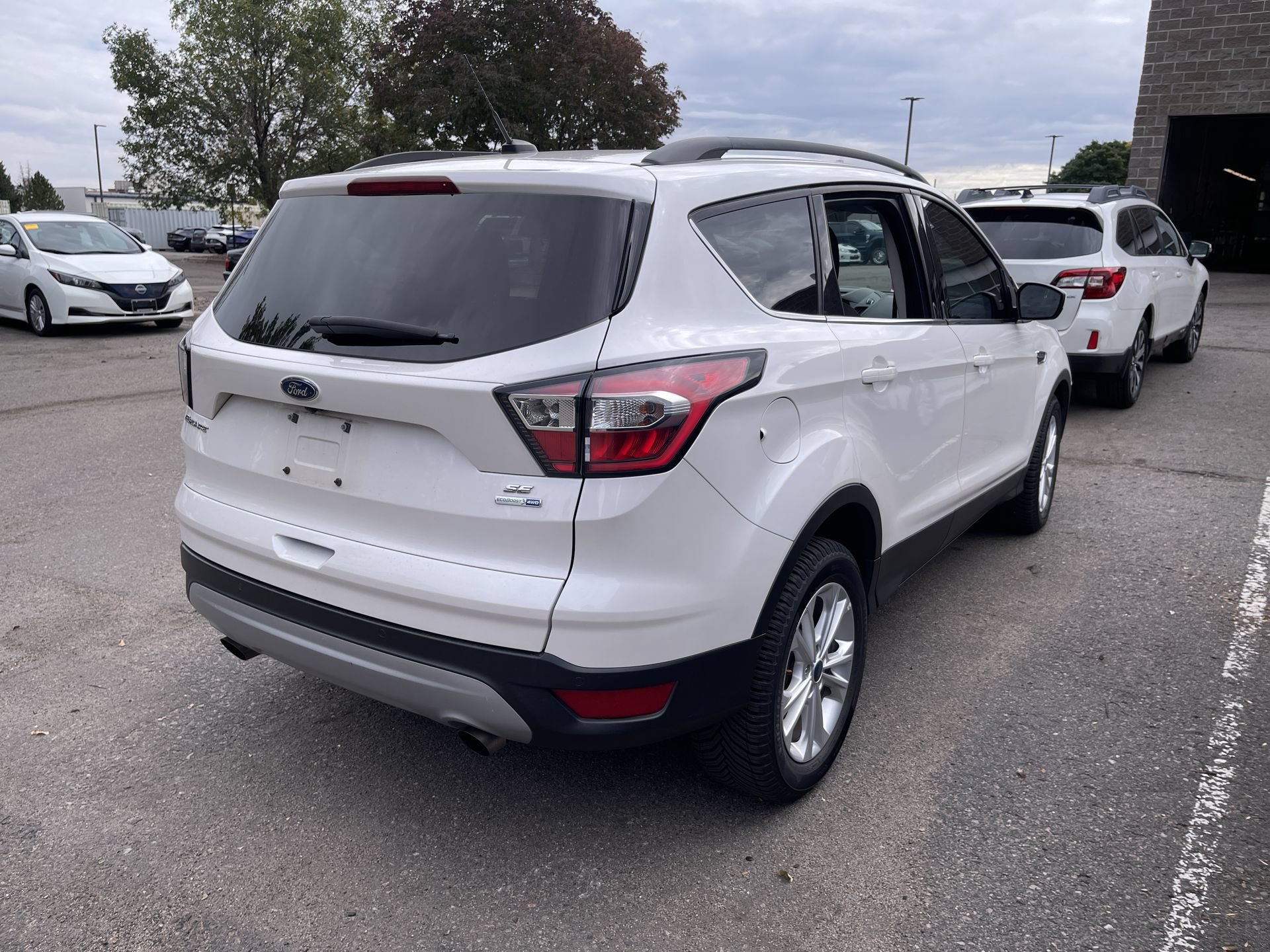 Used 2017 Ford Escape SE w/ Equipment Group 201A AWD/4WD image 2