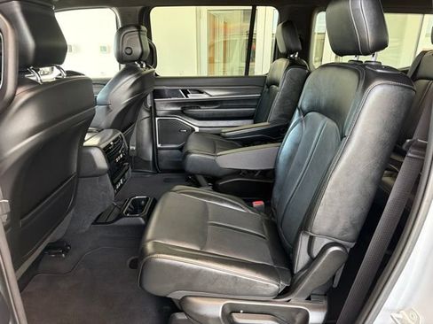 Used 2024 Jeep Wagoneer Series II AWD/4WD image 16