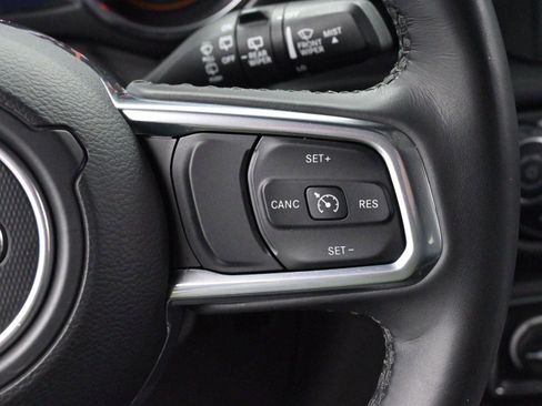 Used 2022 Jeep Wrangler Unlimited Sahara image 17