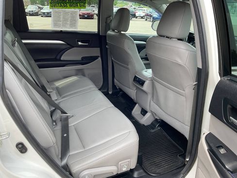 Used 2016 Toyota Highlander XLE AWD/4WD image 45