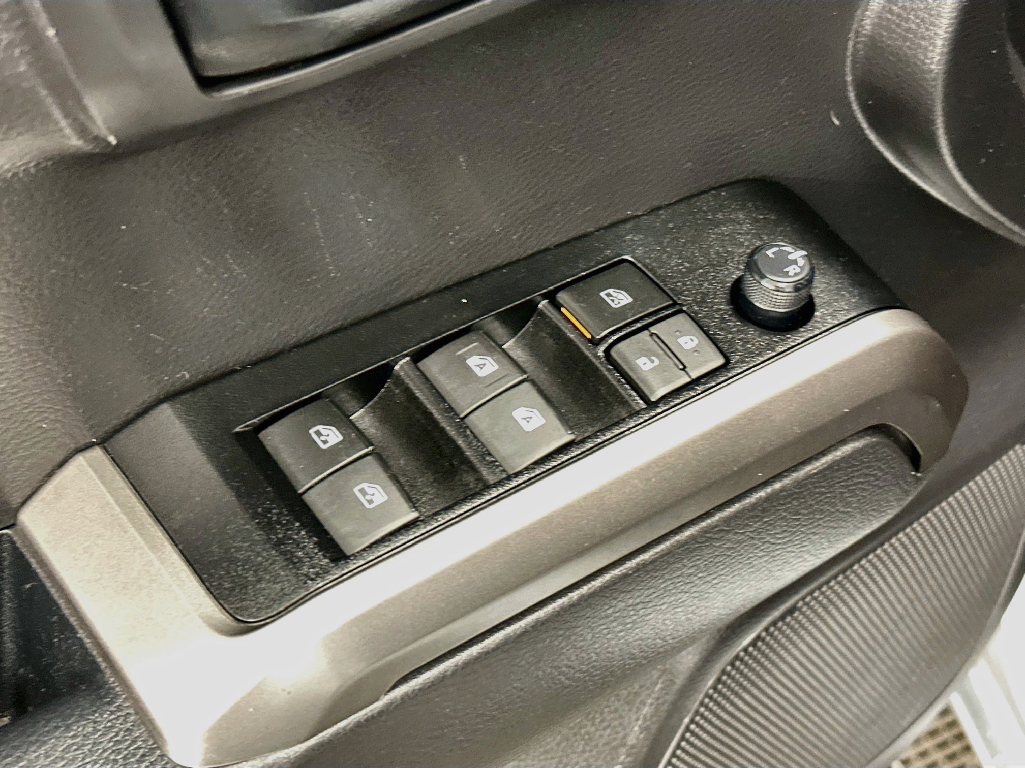 Used 2023 Toyota Tacoma SR5 AWD/4WD image 15