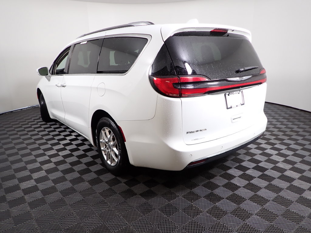 Used 2021 Chrysler Pacifica Touring-L FWD image 10