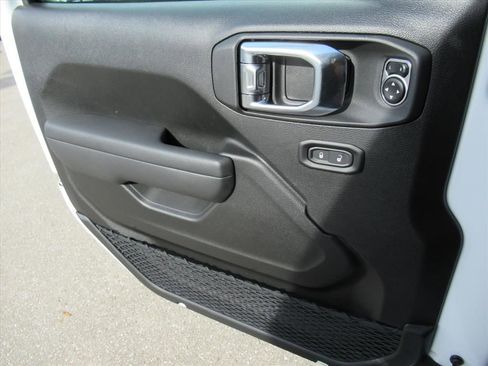 New 2025 Jeep Gladiator Sport image 26