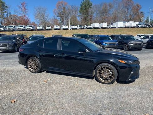 Used 2023 Toyota Camry SE w/ Convenience Package image 2
