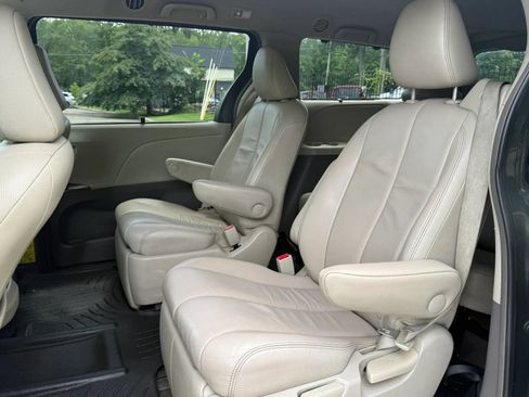 Used 2014 Toyota Sienna XLE AWD/4WD image 13