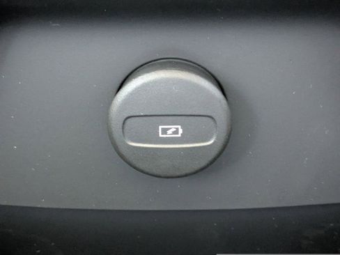 New 2026 Volvo XC90 T8 Ultra w/ Protection Package Premier AWD/4WD image 18