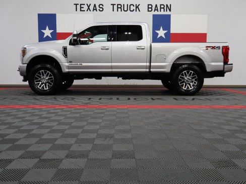Used 2018 Ford F250 Lariat w/ Lariat Value Package AWD/4WD image 1
