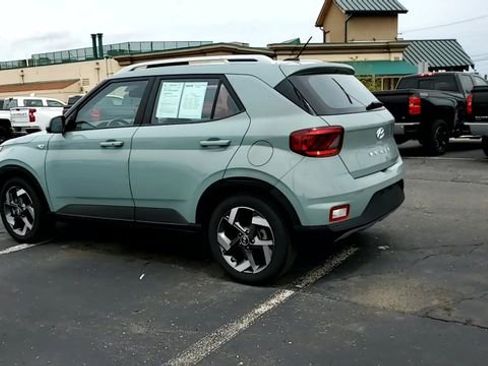 Used 2025 Hyundai Venue SEL FWD image 6