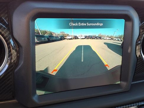 Used 2023 Jeep Gladiator Overland w/ Cold Weather Group image 24