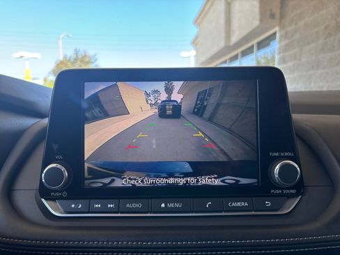 Used 2025 Nissan Rogue SV FWD image 25