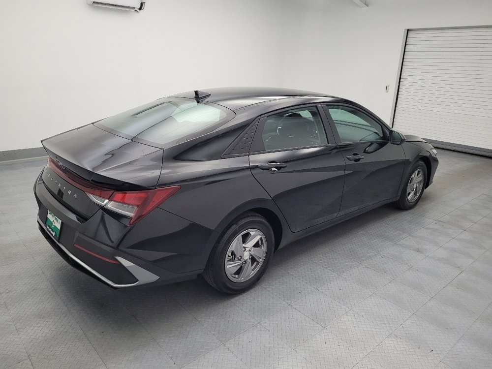 Used 2025 Hyundai Elantra SE FWD image 10