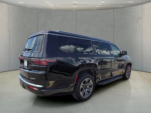 Used 2024 Jeep Wagoneer L Series II w/ Flexible Seating Group AWD/4WD image 4