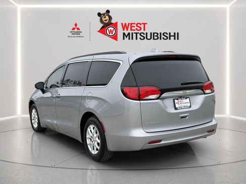 Used 2020 Chrysler Voyager Lxi image 2
