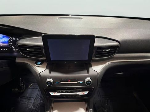 Used 2020 Ford Explorer XLT w/ Equipment Group 202A image 18