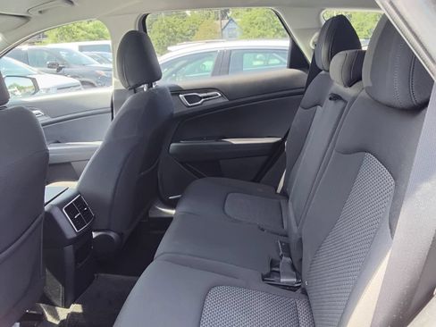 Used 2023 Kia Sportage LX AWD/4WD image 12