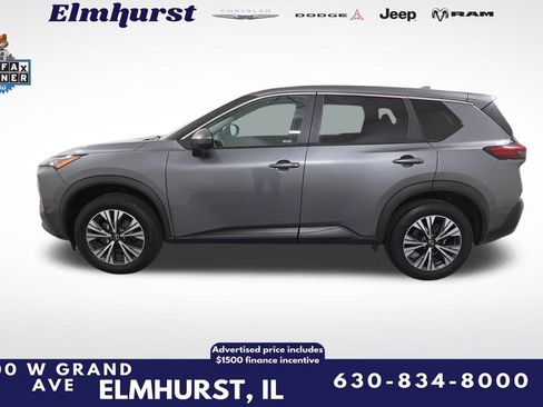 Used 2023 Nissan Rogue SV image 2