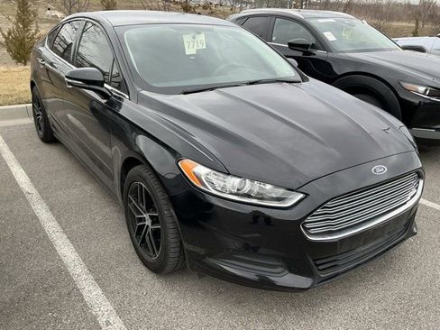 Used 2015 Ford Fusion SE image 3