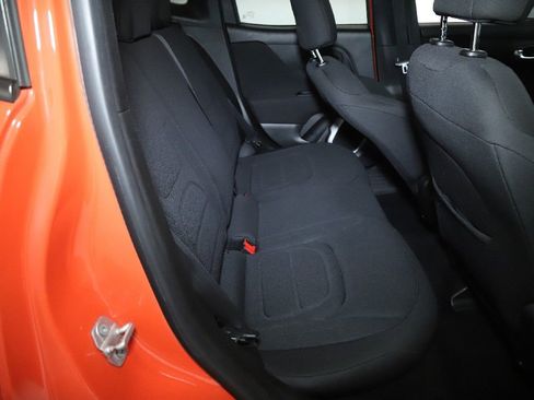 Used 2018 Jeep Renegade Latitude FWD image 30