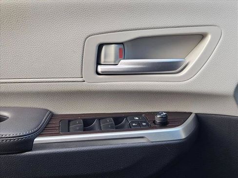 Used 2022 Toyota Sienna XLE AWD/4WD image 6