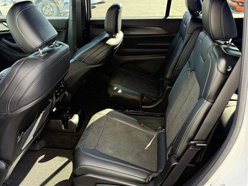 New 2025 Jeep Grand Cherokee L Altitude image 5
