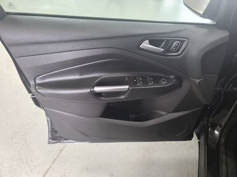 Used 2018 Ford Escape SE FWD image 9