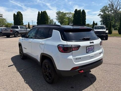 Used 2023 Jeep Compass Trailhawk AWD/4WD image 3
