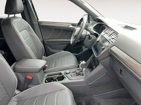 Used 2024 Volkswagen Tiguan SEL R-Line image 20