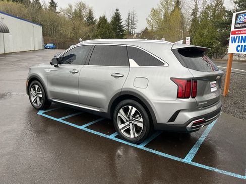 Used 2023 Kia Sorento SX Prestige image 3