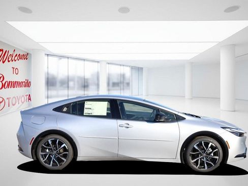 New 2026 Toyota Prius Plug-In Hybrid FWD image 5