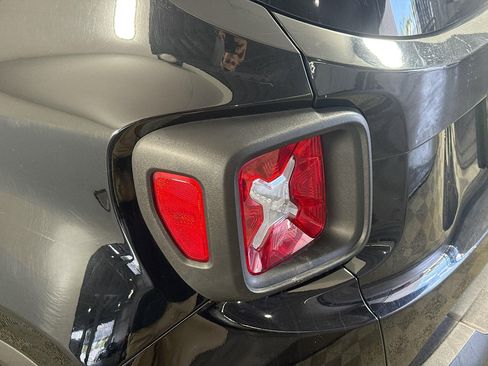 Used 2020 Jeep Renegade Latitude w/ Safety & Security Group II image 36