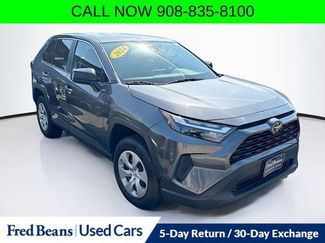 Used 2024 Toyota RAV4 LE video 1