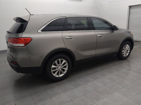 Used 2017 Kia Sorento L image 10