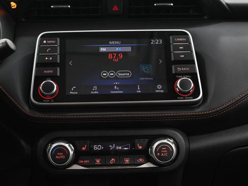 Used 2019 Nissan Kicks SR w/ SR Premium Package FWD image 17