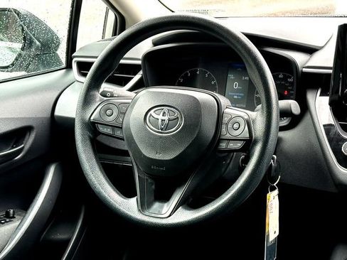 Used 2025 Toyota Corolla LE FWD image 28