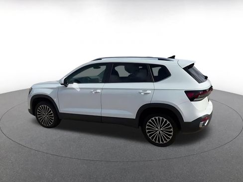 Used 2026 Volkswagen Taos SE FWD image 12