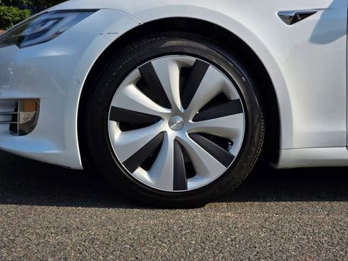 Used 2020 Tesla Model S Long Range Plus image 40