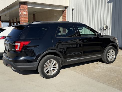 Used 2018 Ford Explorer XLT w/ Equipment Group 201A image 6